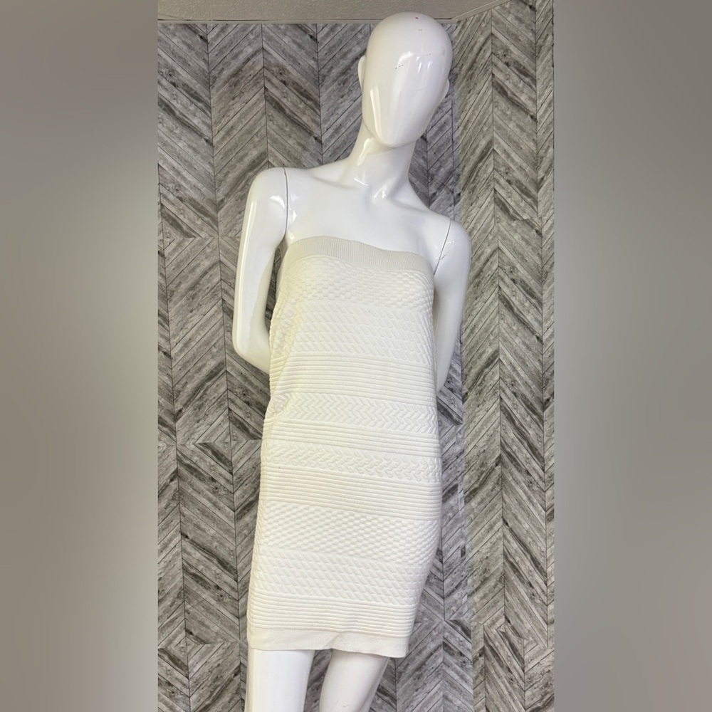 Seven sisters, white, medium Sleeveless short dress or long skirt